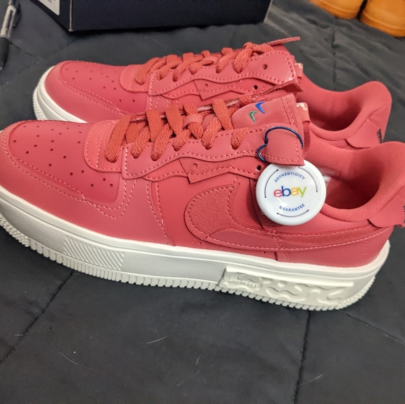 .. today only New Pink Nike fontankas..brand new with the box , authentic , - Picture 2 of 4